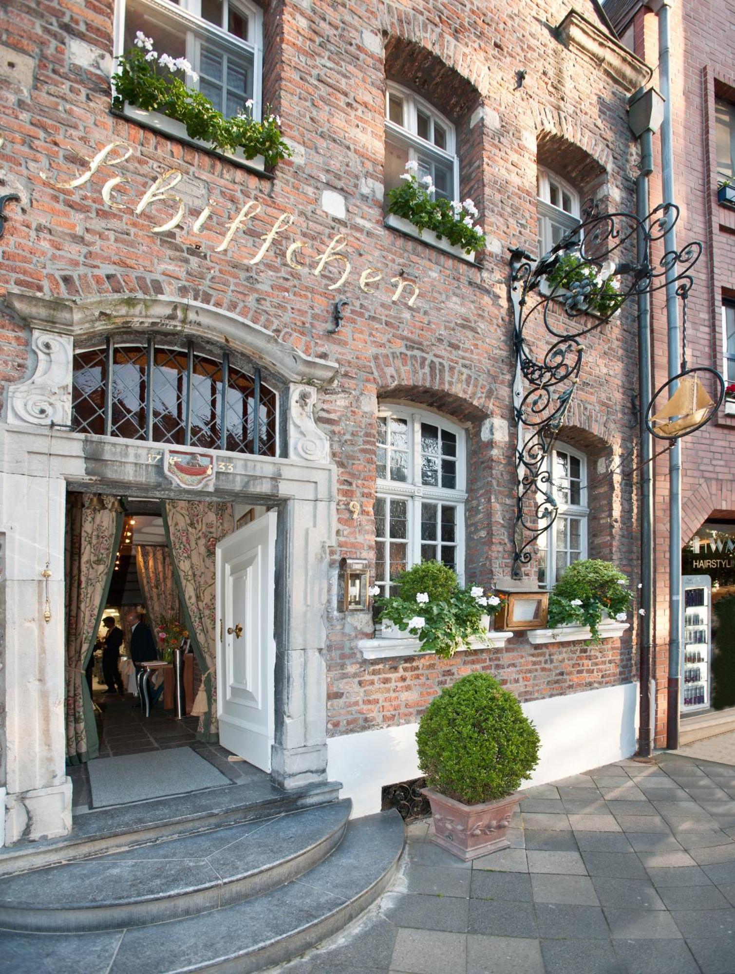 Hotel Barbarossa Dusseldorf Exterior photo